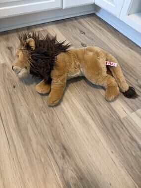 FAO Schwarz Toys R Us Realistic Natural Looking Lion Plush With Mane 20"
